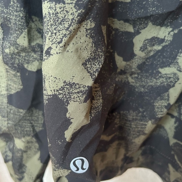 {lululemon} Camo Rise and Shine Jacket - Picture 5 of 5